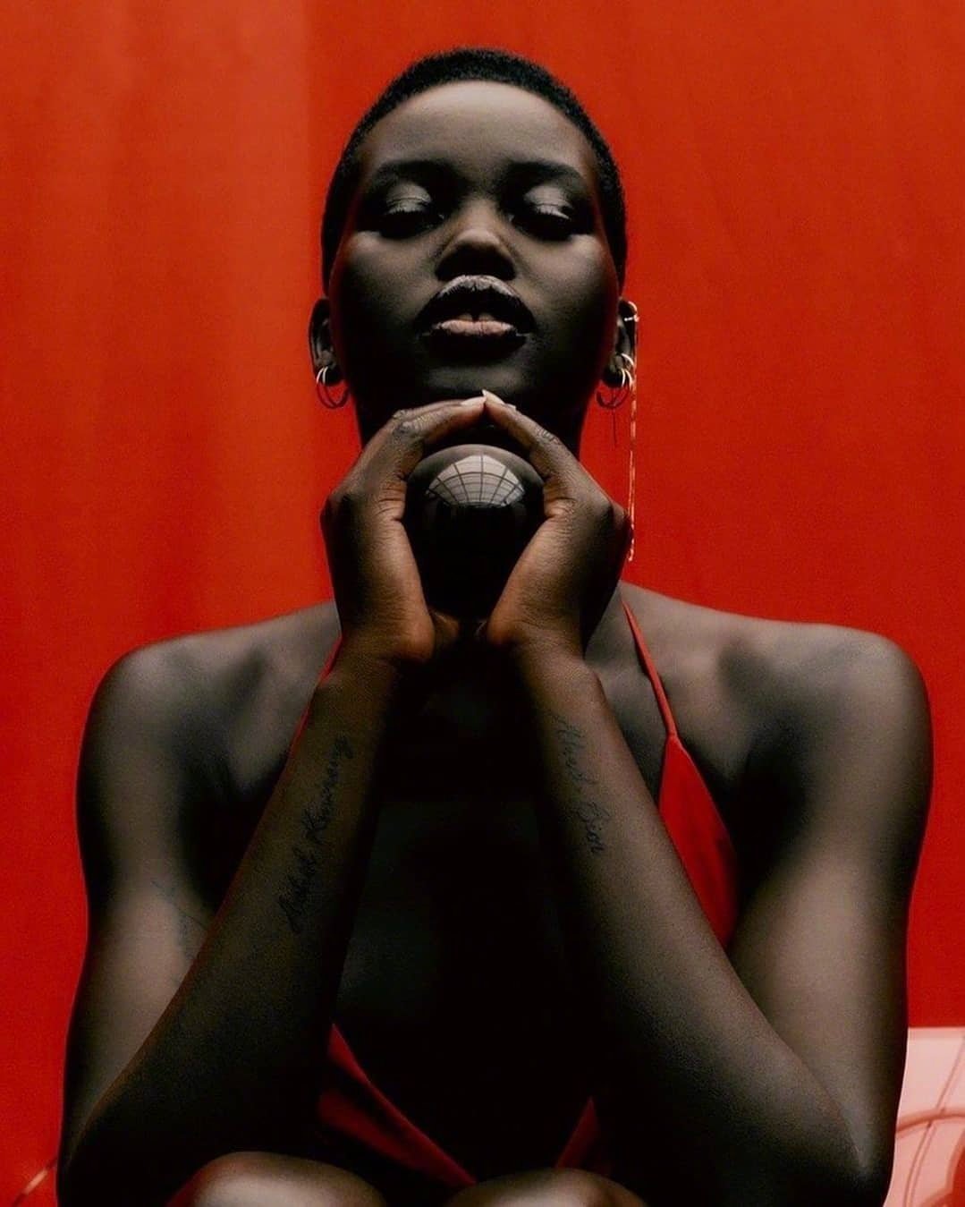 最新黑人模特的日常趣事与友情纽带揭秘