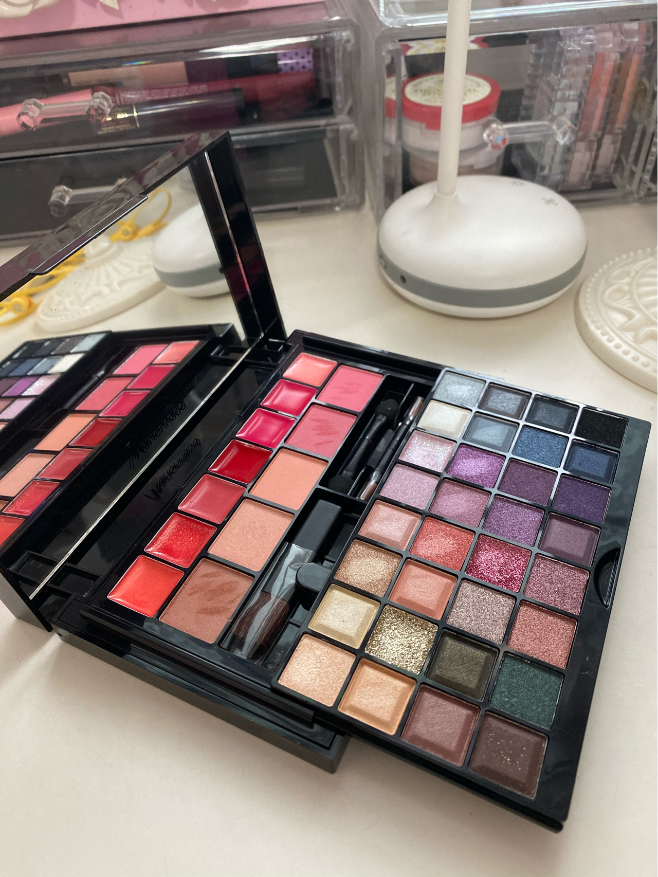 最新彩妆盒，变化之美，自信之光的闪耀之选